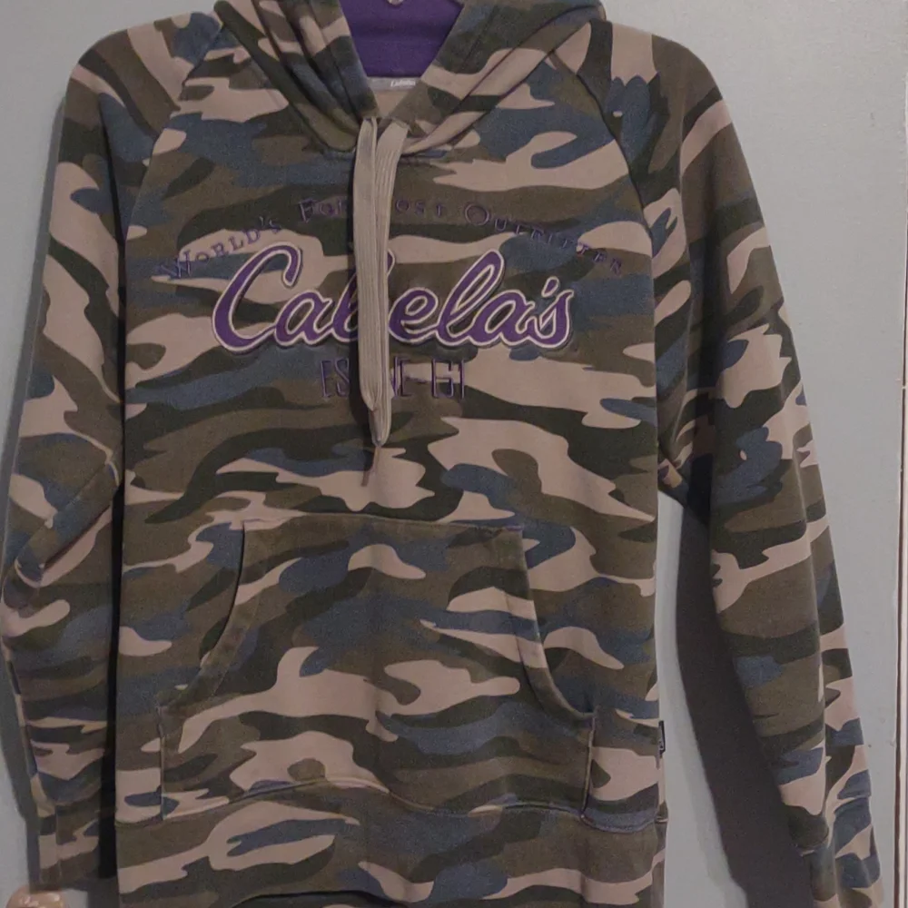 Cabelas camouflage Hoodie - Picture 2 of 4